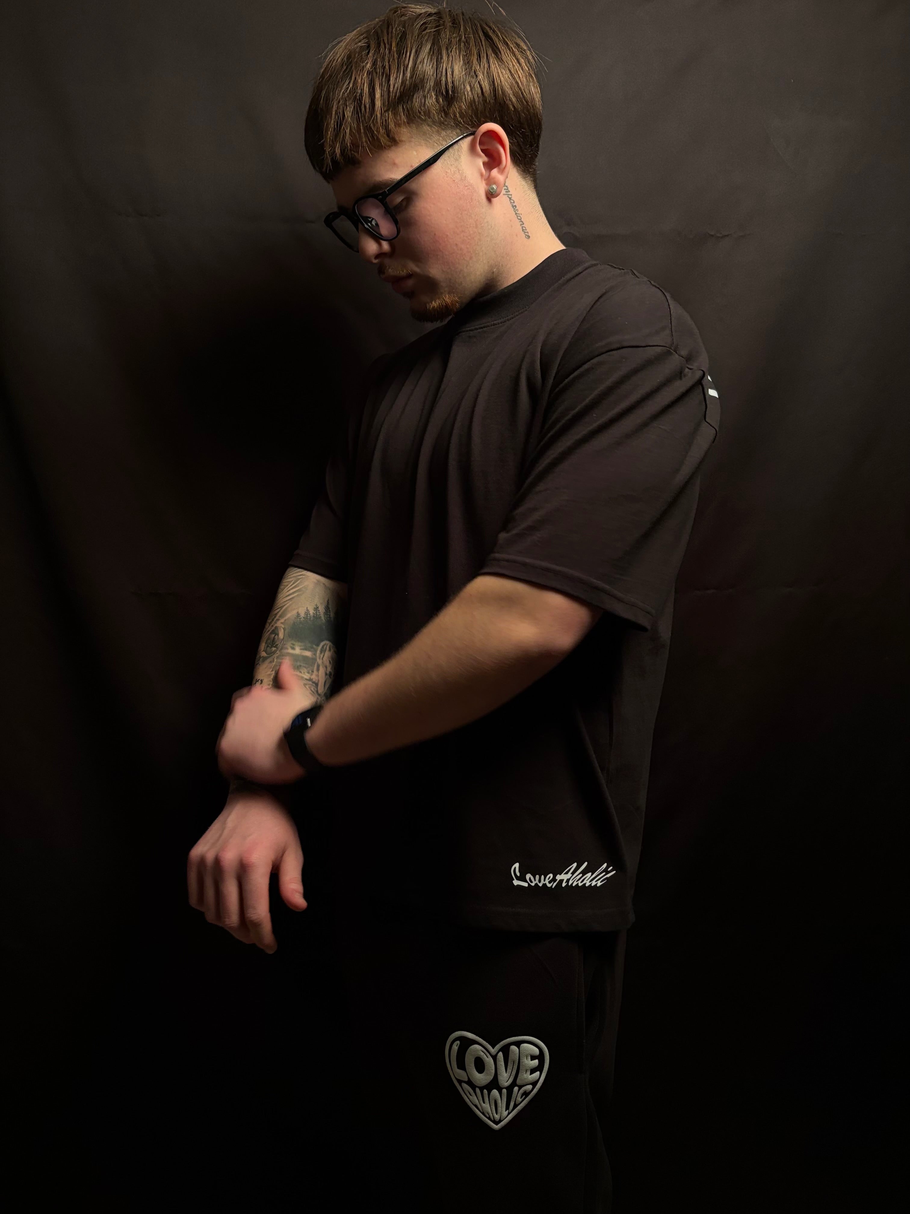 Somebody loves you Tee